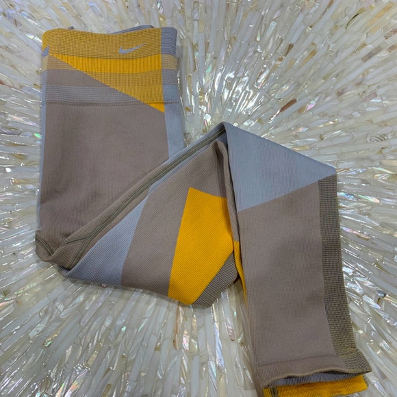 nike sculpt icon clash leggings